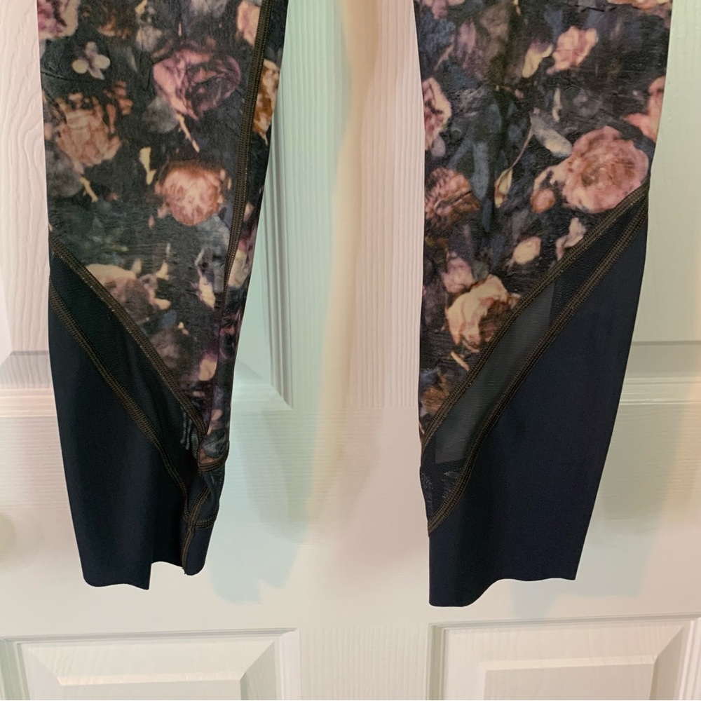 Lululemon Wunder Under High-Rise Floral Leggings, size 2 - Picture 6 of 10